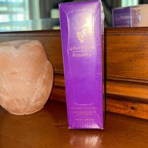 Younique Royalty Rose Water Toning Spritz - Purple